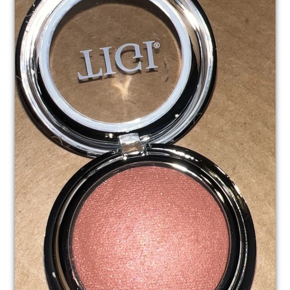 TIGI Cosmetics Glow Blush- Haute new in box - Picture 2 of 16
